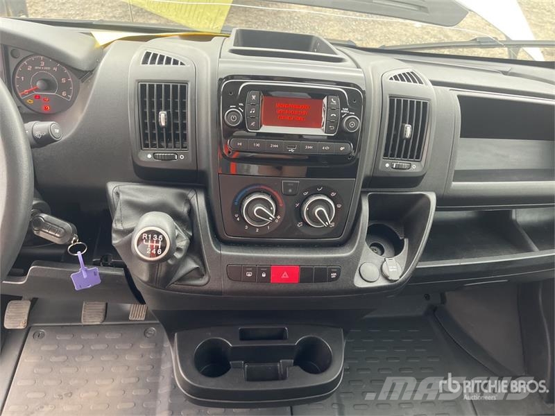 Opel Movano 2.2 103 KW KO/LBW L4 - Box body with tail l شاحنة مقفلة