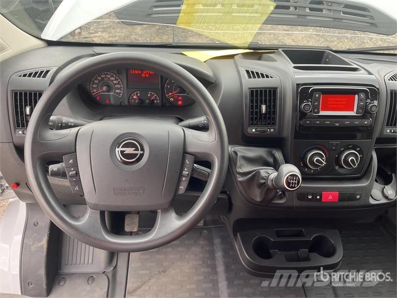 Opel Movano 2.2 103 KW KO/LBW L4 - Box body with tail l شاحنة مقفلة