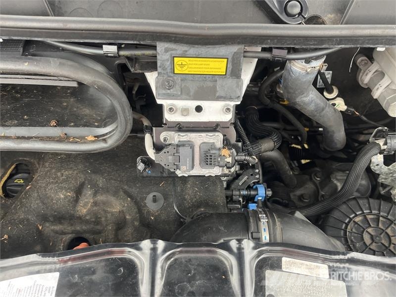 Opel Movano 2.2 103 KW KO/LBW L4 - Box body with tail l شاحنة مقفلة