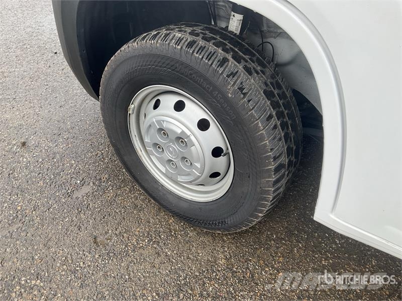 Opel Movano 2.2 103 KW KO/LBW L4 - Box body with tail l Dostavna vozila / kombiji