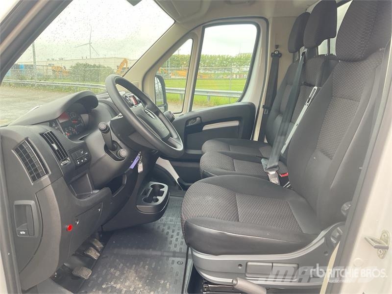 Opel Movano 2.2 103 KW KO/LBW L4 - Box body with tail l Dostavna vozila / kombiji
