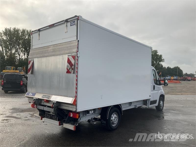 Opel Movano 2.2 103 KW KO/LBW L4 - Box body with tail l Dostavna vozila / kombiji
