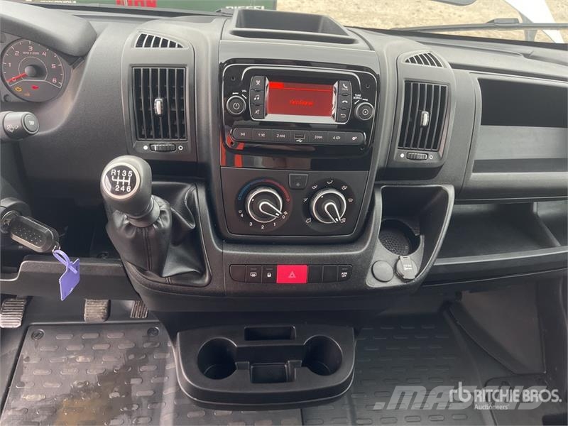 Opel Movano 2.2 103 KW KO/LBW L4 - Box body with tail l شاحنة مقفلة