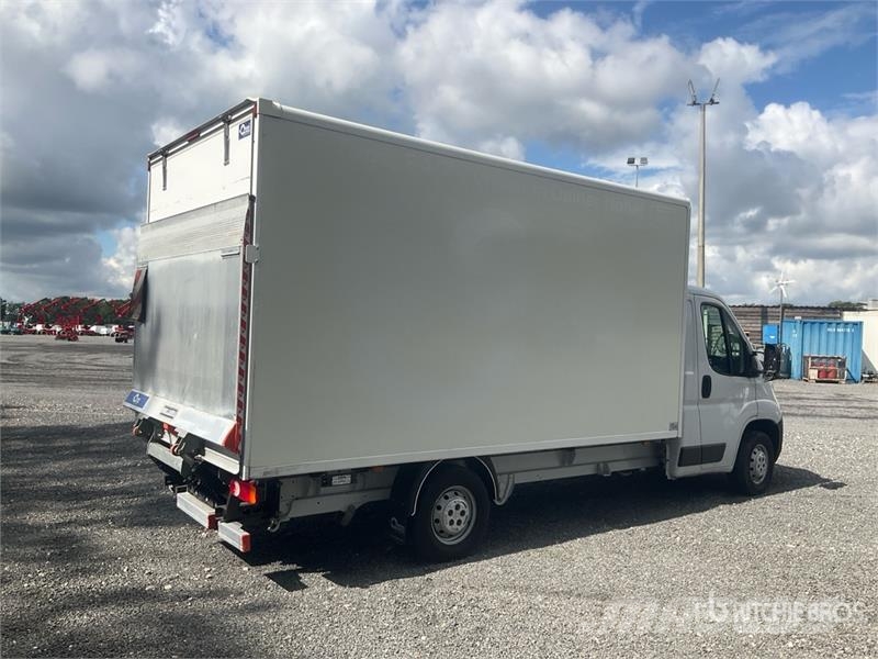 Opel Movano 2.2 103 KW KO/LBW L4 Van Truck Skriňová nadstavba