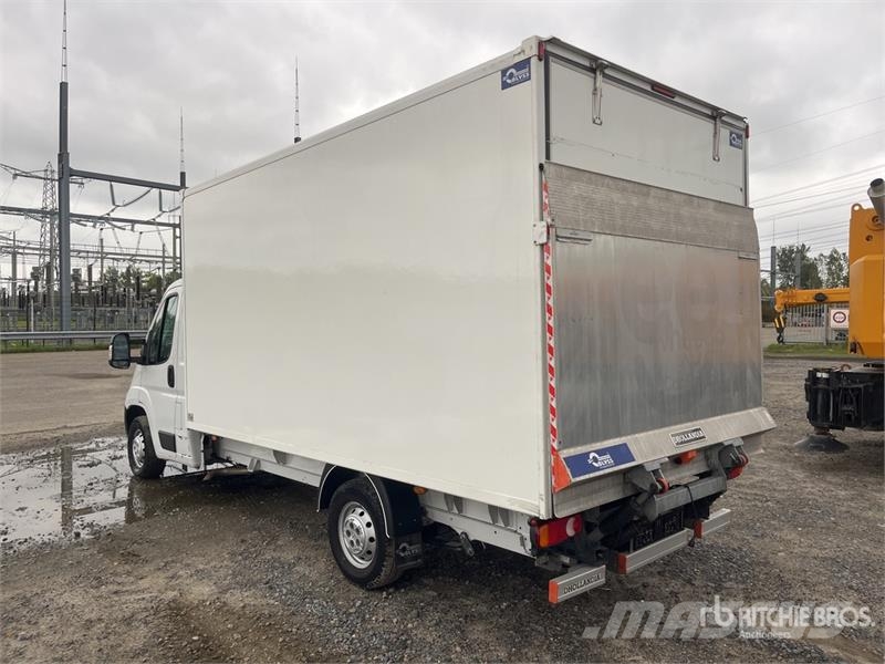Opel Movano 2.2 103 KW KO/LBW L4 - Box body with tail l شاحنة مقفلة