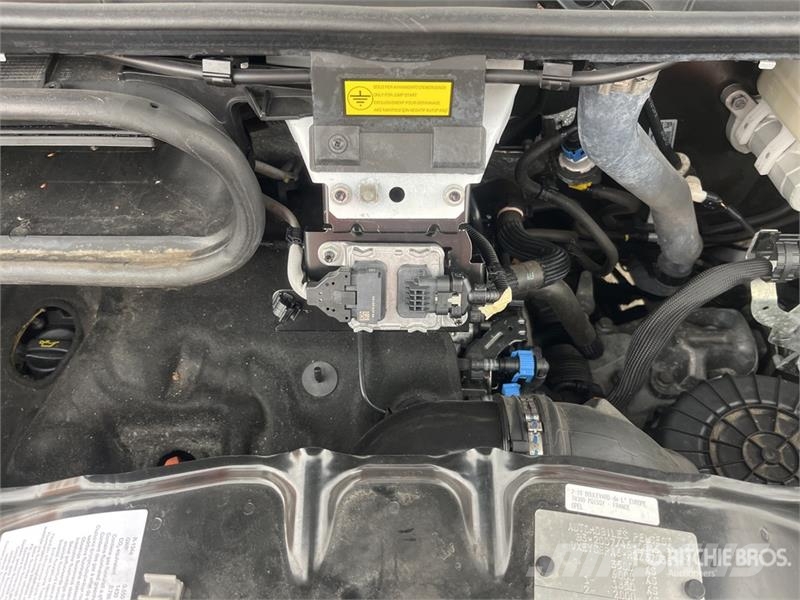 Opel Movano 2.2 103 KW KO/LBW L4 - Box body with tail l شاحنة مقفلة