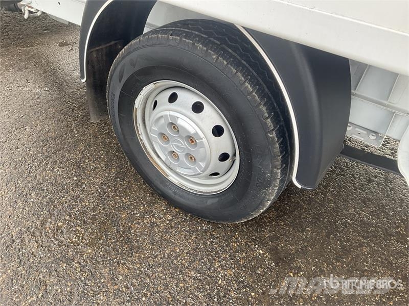 Opel Movano 2.2 103 KW KO/LBW L4 - Box body with tail l Dostavna vozila / kombiji