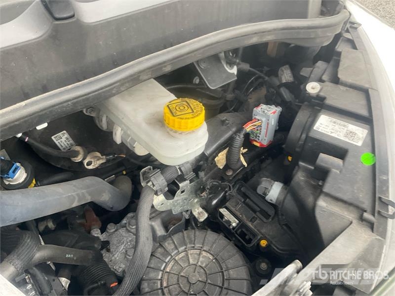 Opel Movano 2.2 103 KW KO/LBW L4 Cargo Van (Inoperable) Preču pārvadāšanas furgoni
