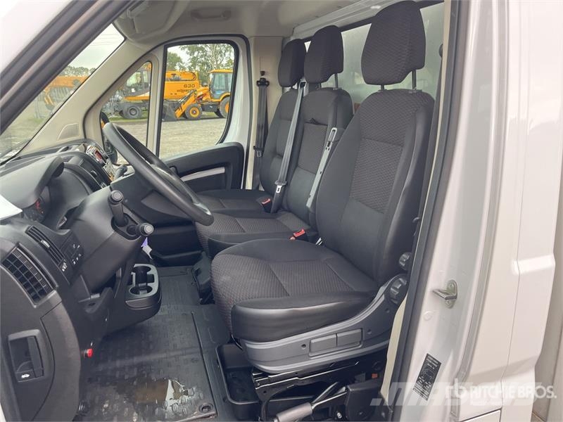 Opel Movano 2.2 103 KW KO/LBW L4 - Box body with tail l شاحنة مقفلة