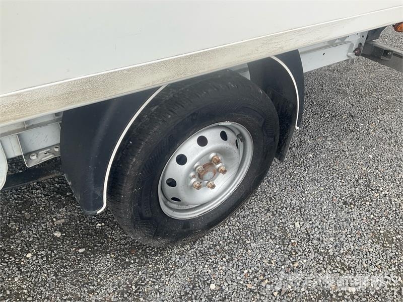 Opel Movano 2.2 103 KW KO/LBW L4 Van Truck Skriňová nadstavba