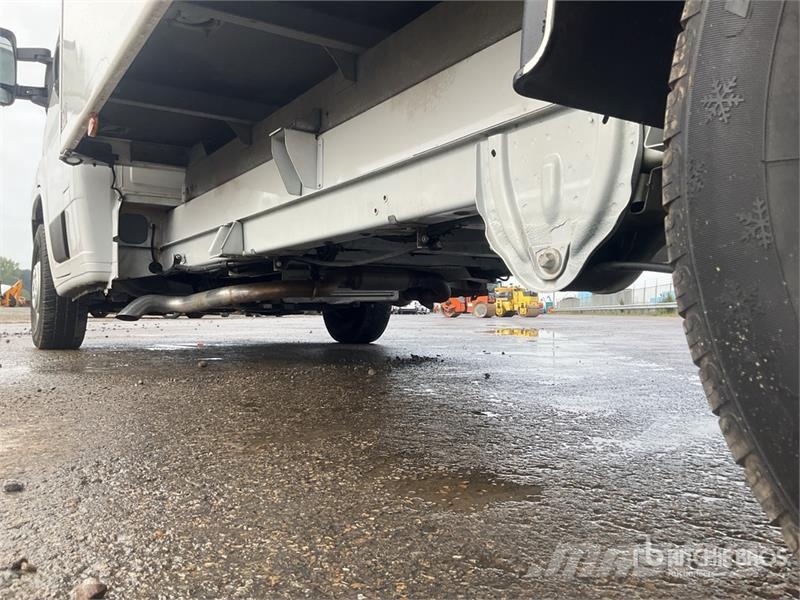 Opel Movano 2.2 103 KW KO/LBW L4 - Box body with tail l Dostavna vozila / kombiji