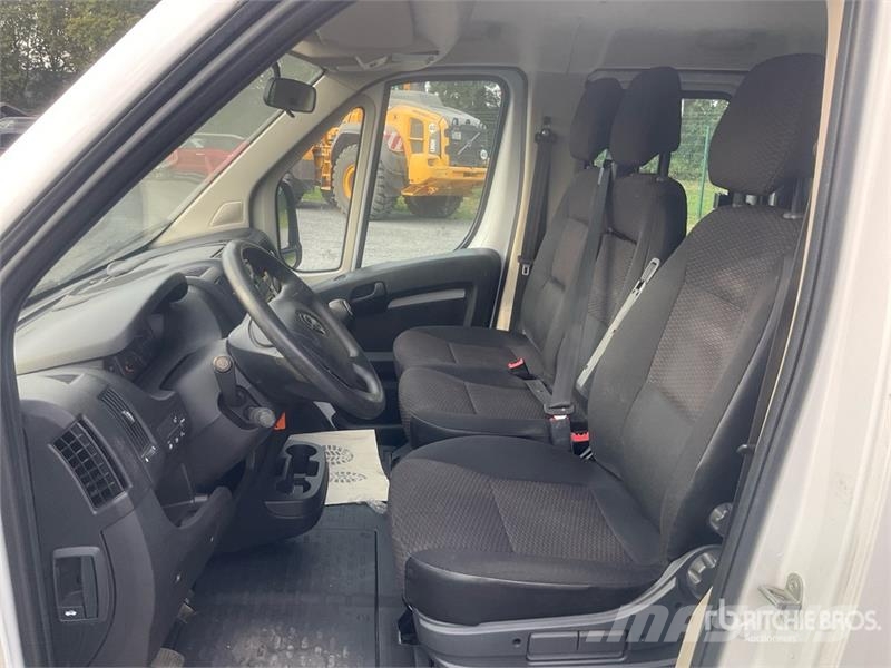 Opel Movano 2.2 103 KW DOKA tipper L3 Crew Cab Flatbed  Kofferaufbau