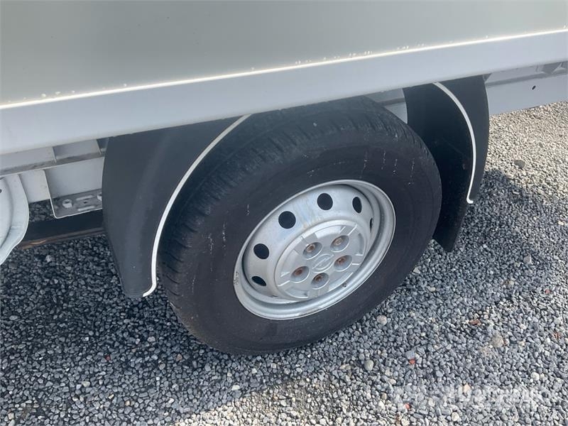 Opel Movano 2.2 103 KW KO/LBW L4 Van Truck Skriňová nadstavba