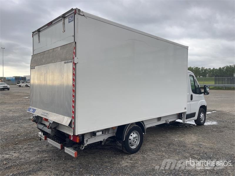 Opel Movano 2.2 103 KW KO/LBW L4 - Box body with tail l شاحنة مقفلة
