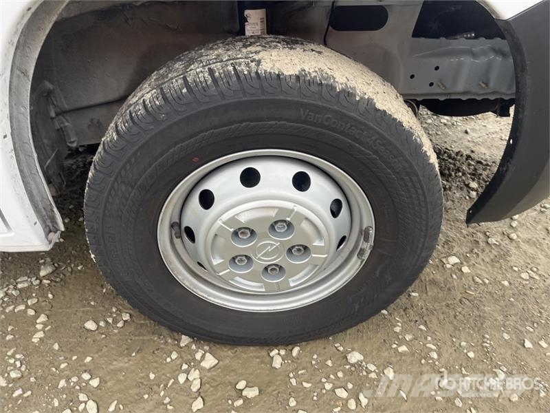 Opel Movano 2.2 103 KW KO/LBW L4 - Box body with tail l شاحنة مقفلة