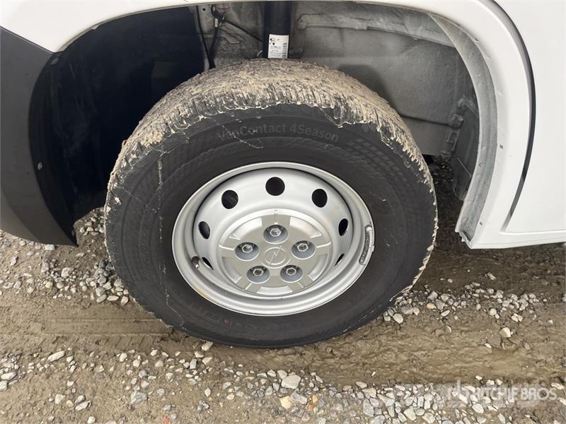 Opel Movano 2.2 103 KW KO/LBW L4 - Box body with tail l شاحنة مقفلة