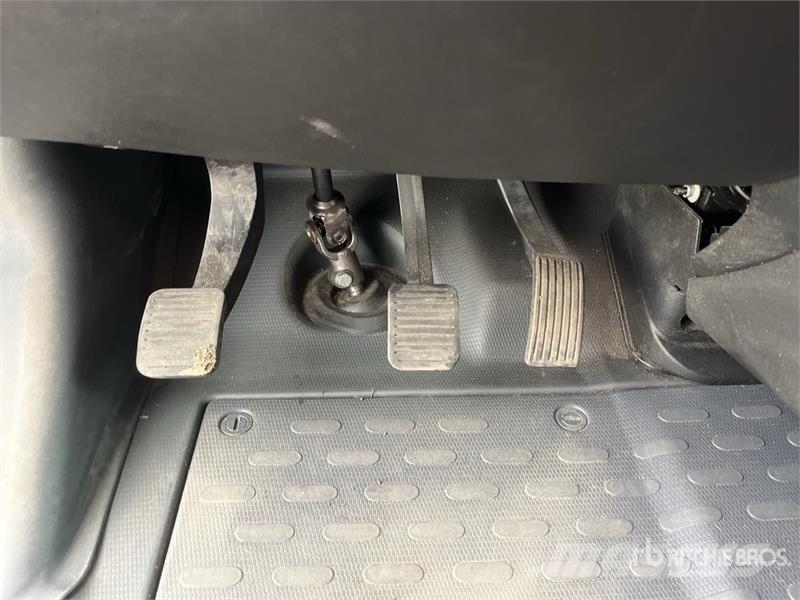 Opel Movano 2.2 103 KW KO/LBW L4 - Box body with tail l شاحنة مقفلة