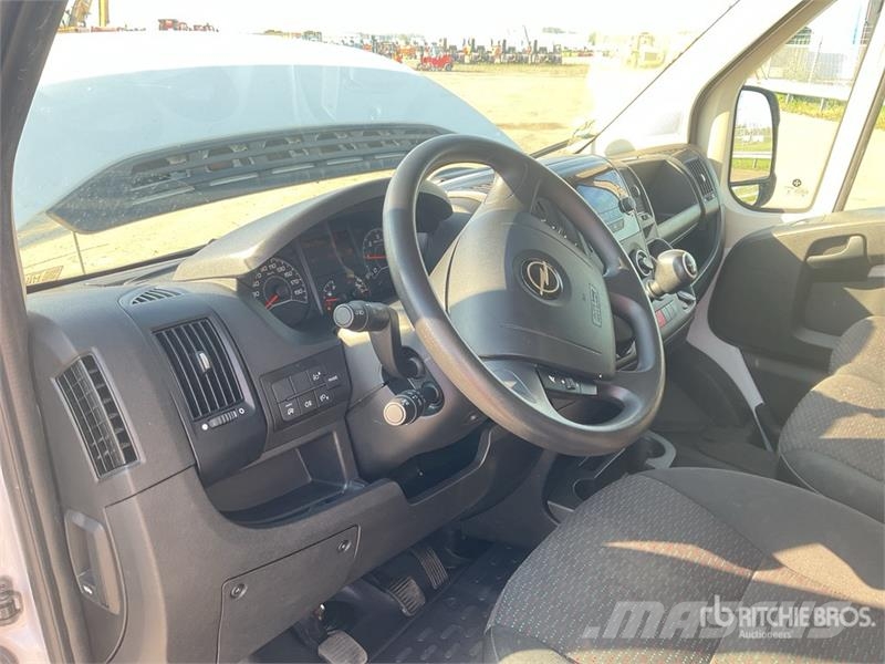 Opel Movano 2.2 4x2 Curtain Side Truck Tovornjaki s ponjavo