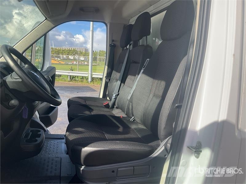 Opel Movano 4x2 Van Truck Bakwagens met gesloten opbouw