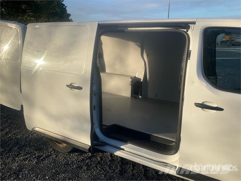 Opel Vivaro 1.5 75 KW KA L2H1 Selection Cargo Van (Inop Kaubikud