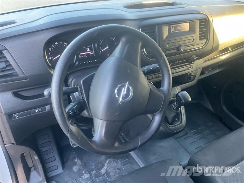 Opel Vivaro 1.5 75 KW KA L2H1 Selection Cargo Van (Inop Kaubikud