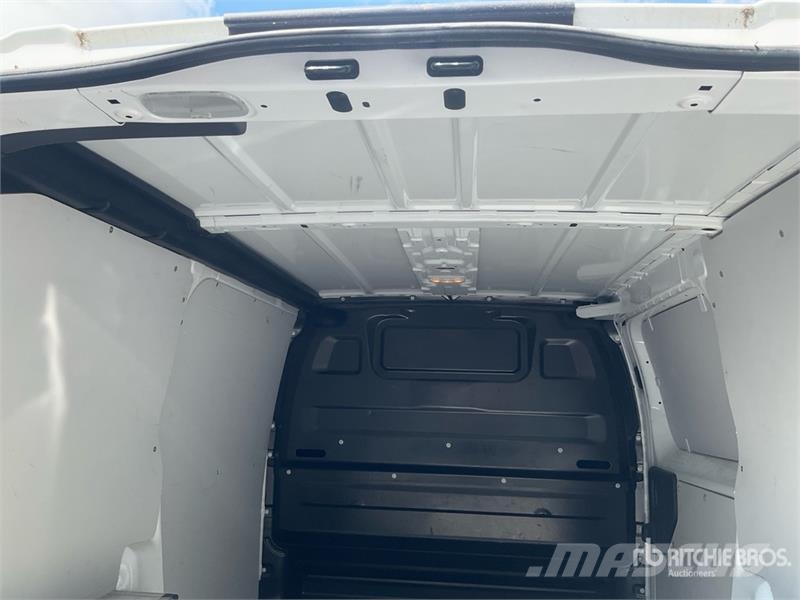 Opel Vivaro 1.5 75 KW KA L2H1 Selection Cargo Van (Inop شاحنة مقفلة