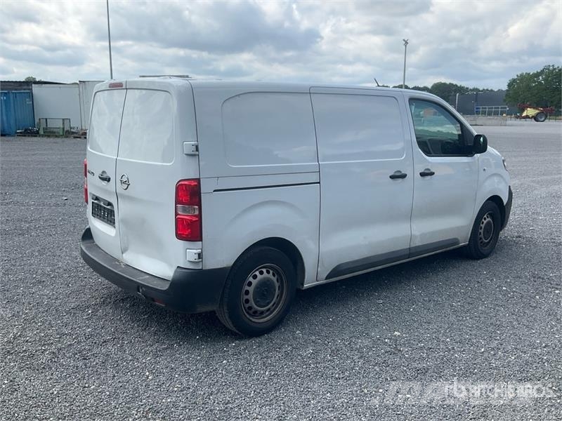 Opel Vivaro 1.5 75 KW KA L2H1 Selection Cargo Van (Inop شاحنة مقفلة