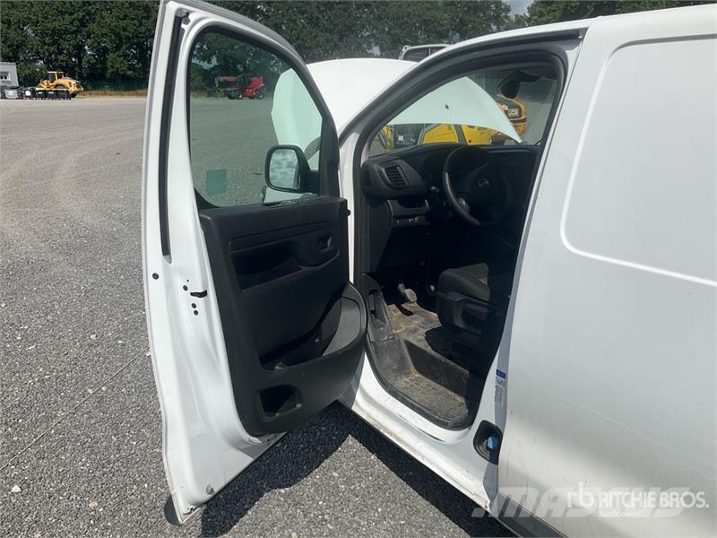 Opel Vivaro 1.5 75 KW KA L2H1 Selection Cargo Van (Inop شاحنة مقفلة