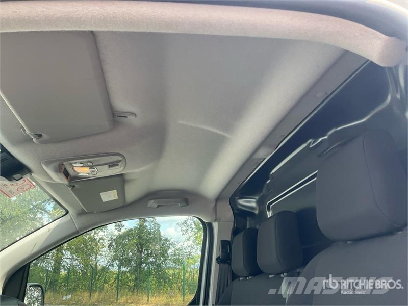 Opel Vivaro 1.5 75 KW KA L2H1 Selection Cargo Van (Inop شاحنة مقفلة