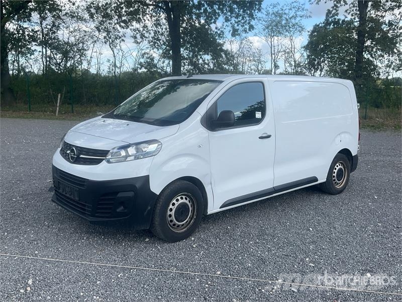Opel Vivaro 1.5 75 KW KA L2H1 Selection Cargo Van (Inop パネルバン