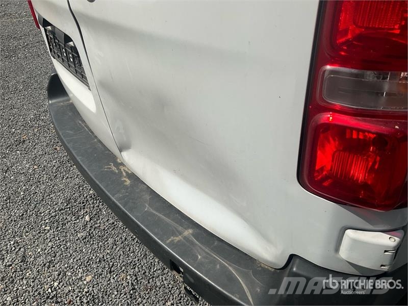 Opel Vivaro 1.5 75 KW KA L2H1 Selection Cargo Van (Inop شاحنة مقفلة