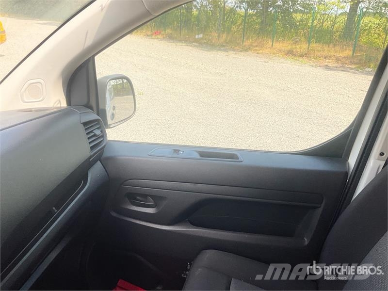 Opel Vivaro 1.5 75 KW KA L2H1 Selection Cargo Van (Inop شاحنة مقفلة