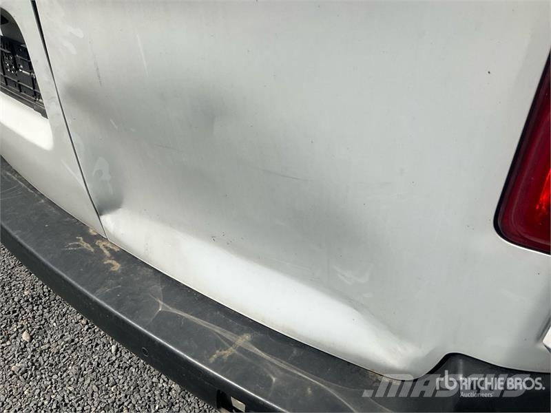 Opel Vivaro 1.5 75 KW KA L2H1 Selection Cargo Van (Inop شاحنة مقفلة