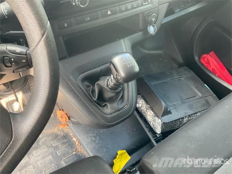 Opel Vivaro 1.5 75 KW KA L2H1 Selection Cargo Van (Inop شاحنة مقفلة