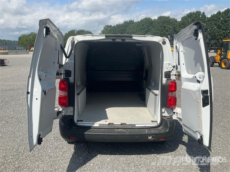 Opel Vivaro 1.5 75 KW KA L2H1 Selection Cargo Van (Inop شاحنة مقفلة