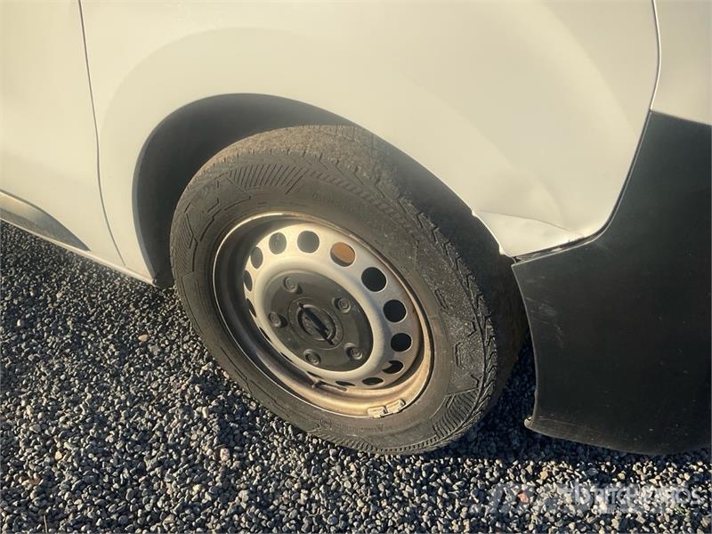 Opel Vivaro 1.5 75 KW KA L2H1 Selection Cargo Van (Inop Kaubikud
