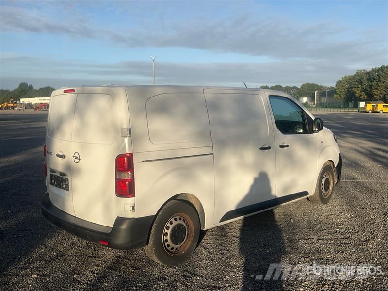 Opel Vivaro 1.5 75 KW KA L2H1 Selection Cargo Van (Inop Kaubikud