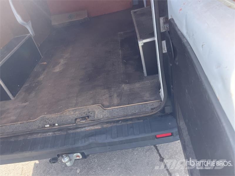 Opel Vivaro Cargo Van Varebiler