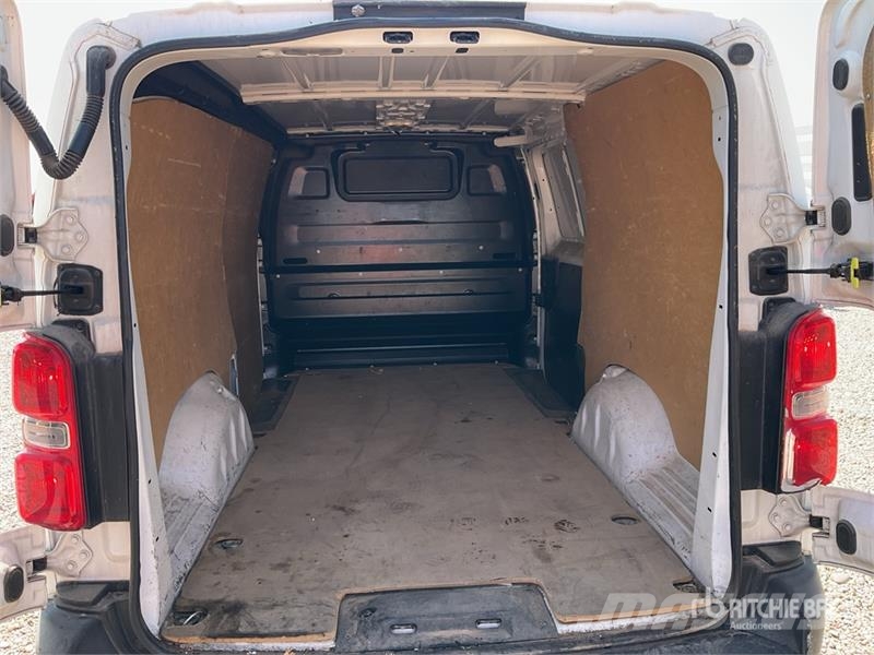 Opel Vivaro Cargo Van Panel vans