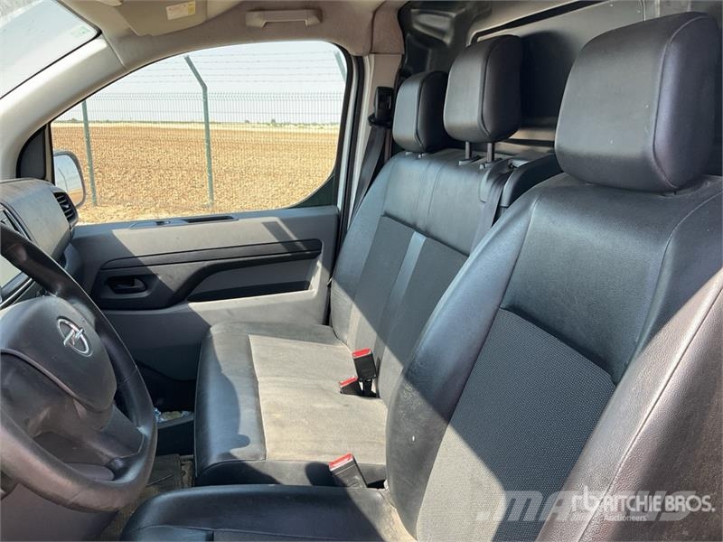Opel Vivaro Cargo Van Panel vans
