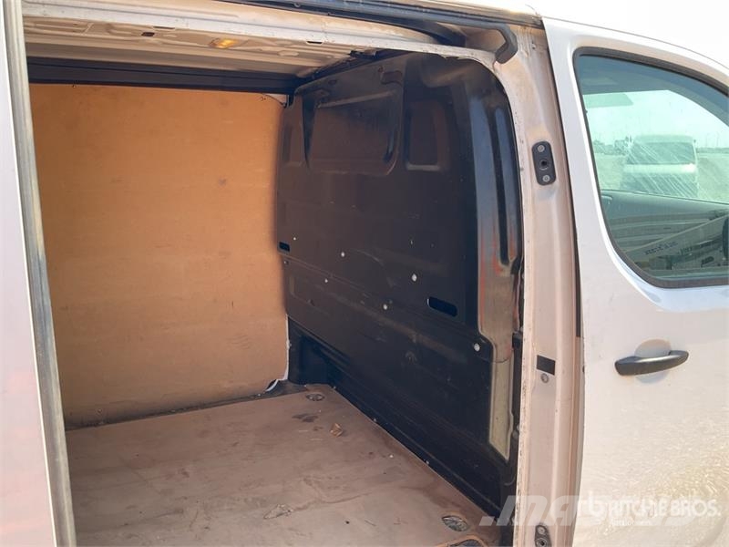 Opel Vivaro Cargo Van Panel vans