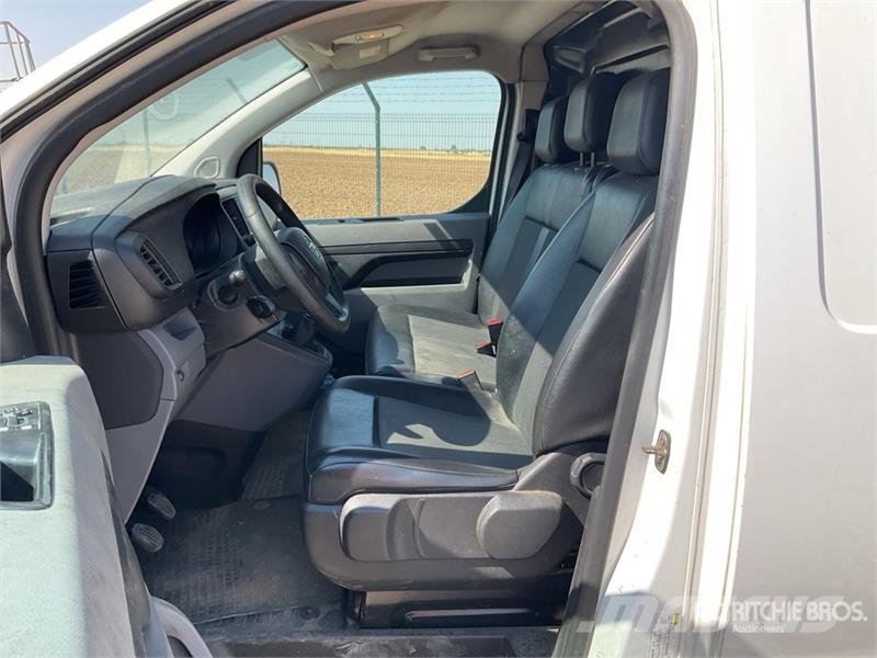 Opel Vivaro Cargo Van Panel vans
