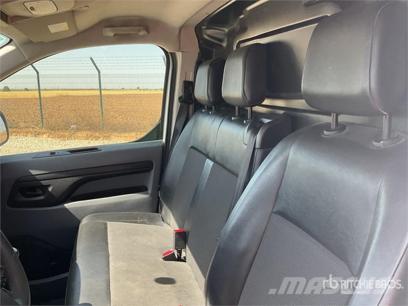 Opel Vivaro Cargo Van Panel vans