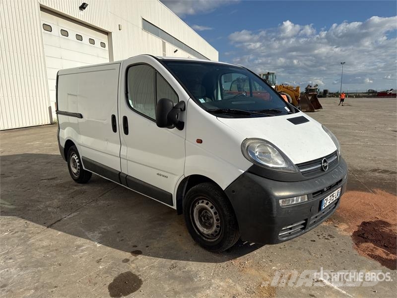 Opel Vivaro dCi 100 Vehicule Utilitaire Cargo Van Kaubikud
