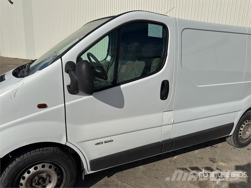 Opel Vivaro dCi 100 Vehicule Utilitaire Cargo Van Kaubikud