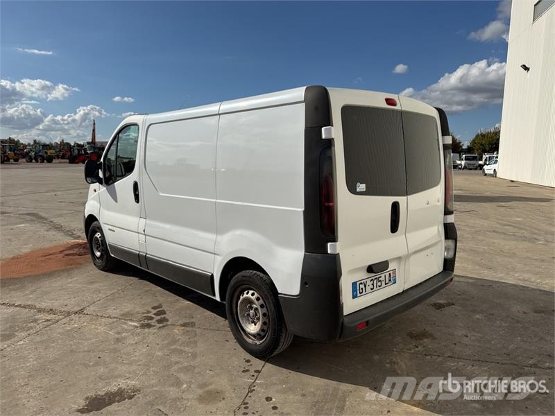 Opel Vivaro dCi 100 Vehicule Utilitaire Cargo Van Kaubikud