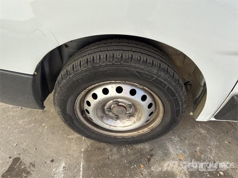 Opel Vivaro dCi 100 Vehicule Utilitaire Cargo Van Kaubikud