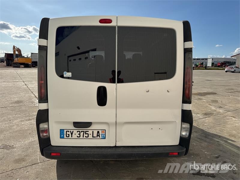 Opel Vivaro dCi 100 Vehicule Utilitaire Cargo Van Kaubikud