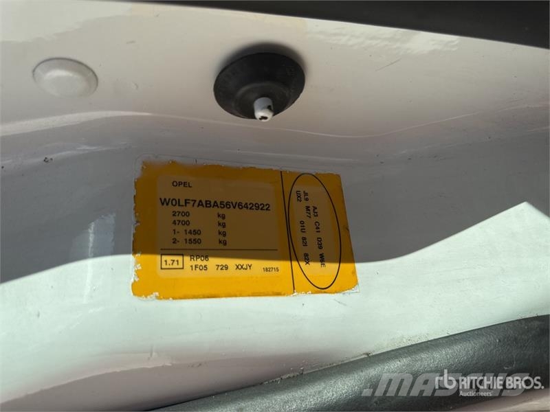 Opel Vivaro dCi 100 Vehicule Utilitaire Cargo Van Kaubikud