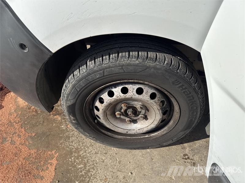 Opel Vivaro dCi 100 Vehicule Utilitaire Cargo Van Kaubikud